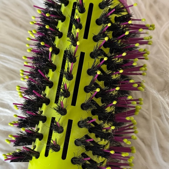 BEDHEAD by TIGI One-Step Hair Dryer and Volumizer Hot Air Brush - Picture 7 of 10